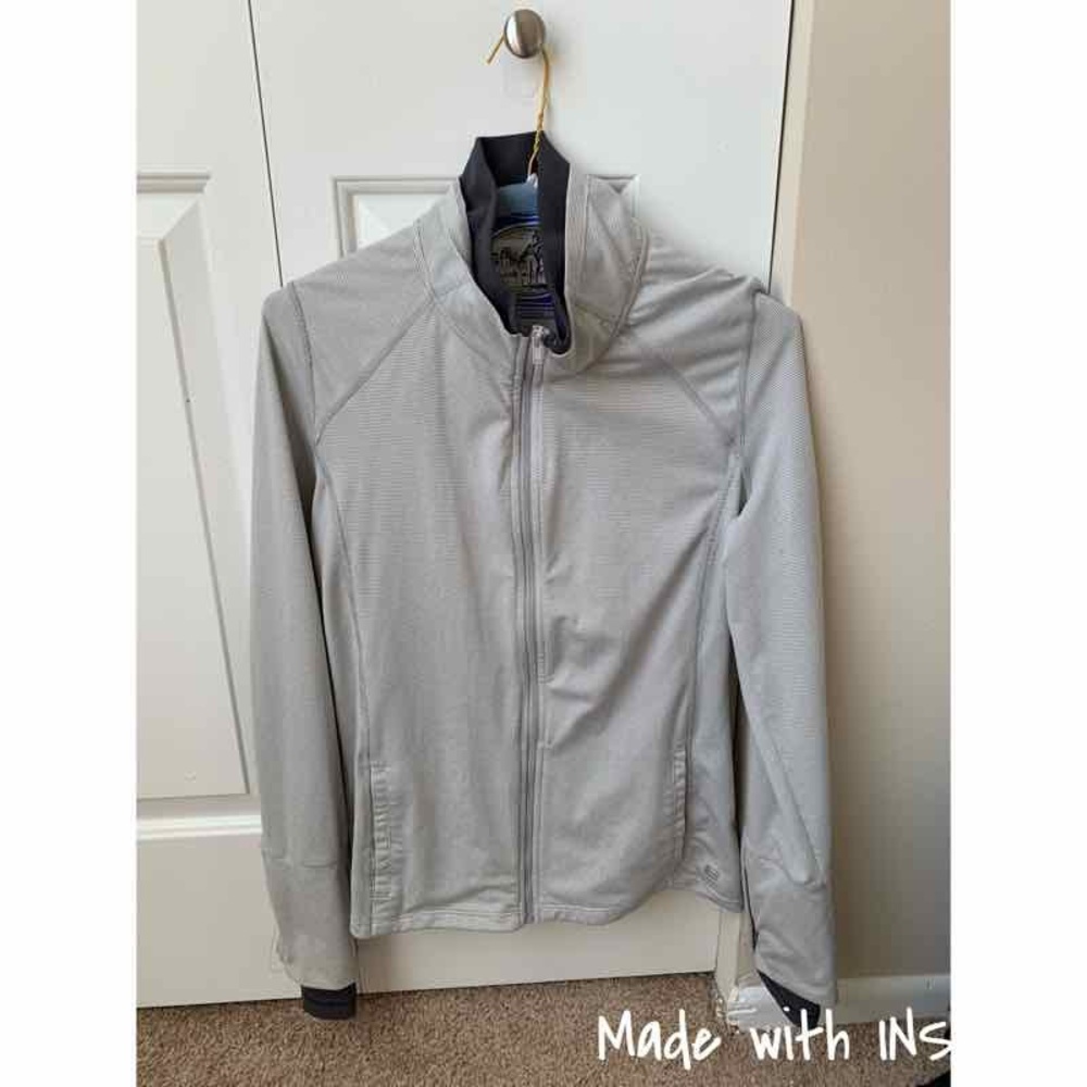 Fitted zip up